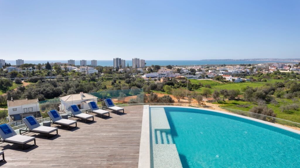 Rooftop swimming pool with Alvor bay view in Algarve