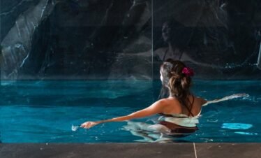 Indoor spa pool with guest relaxing at Wellness Privé.